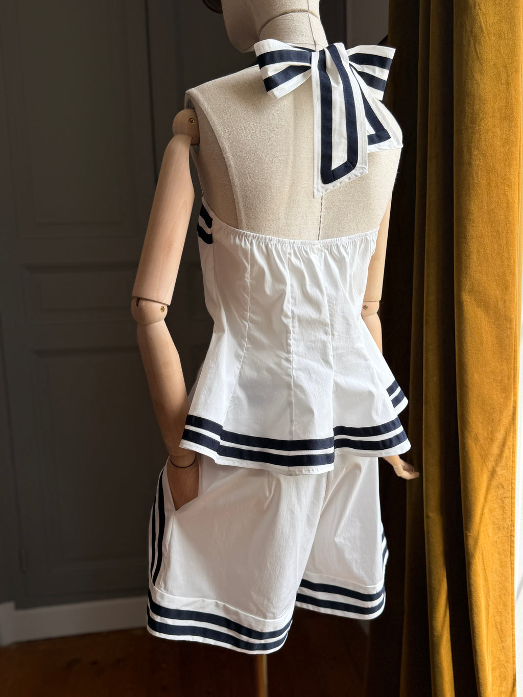 Completo bianco blu