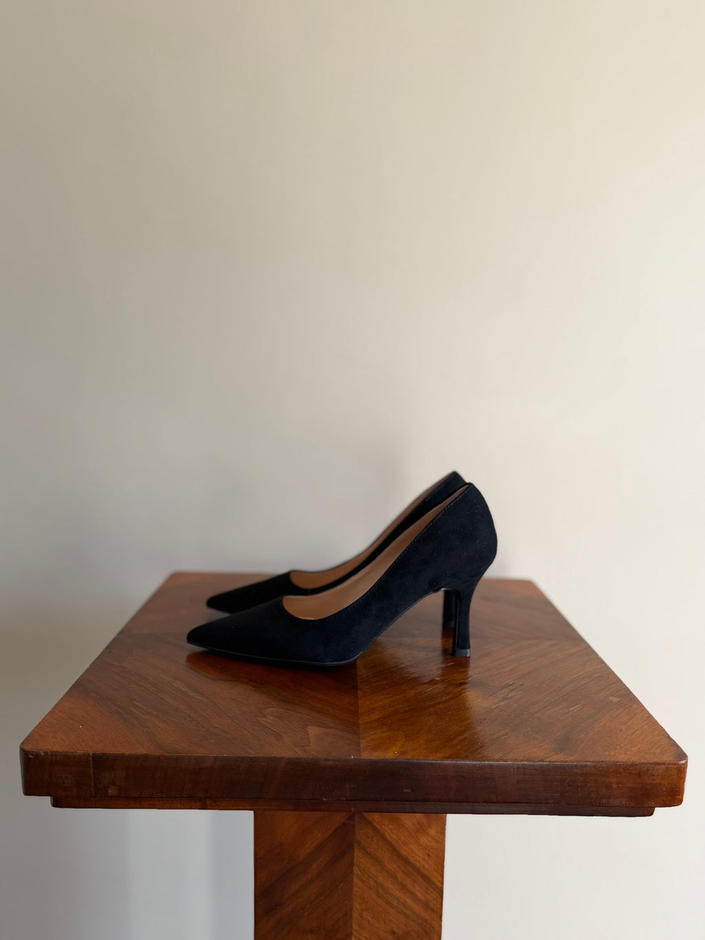 Décolleté nera scamosciata