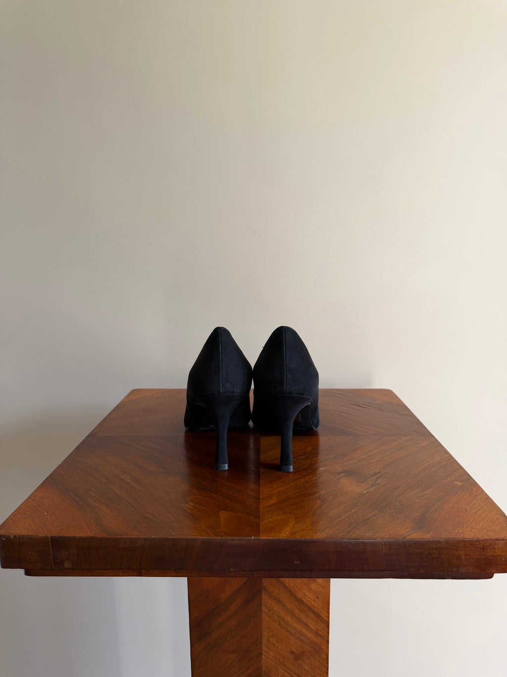 Décolleté nera scamosciata