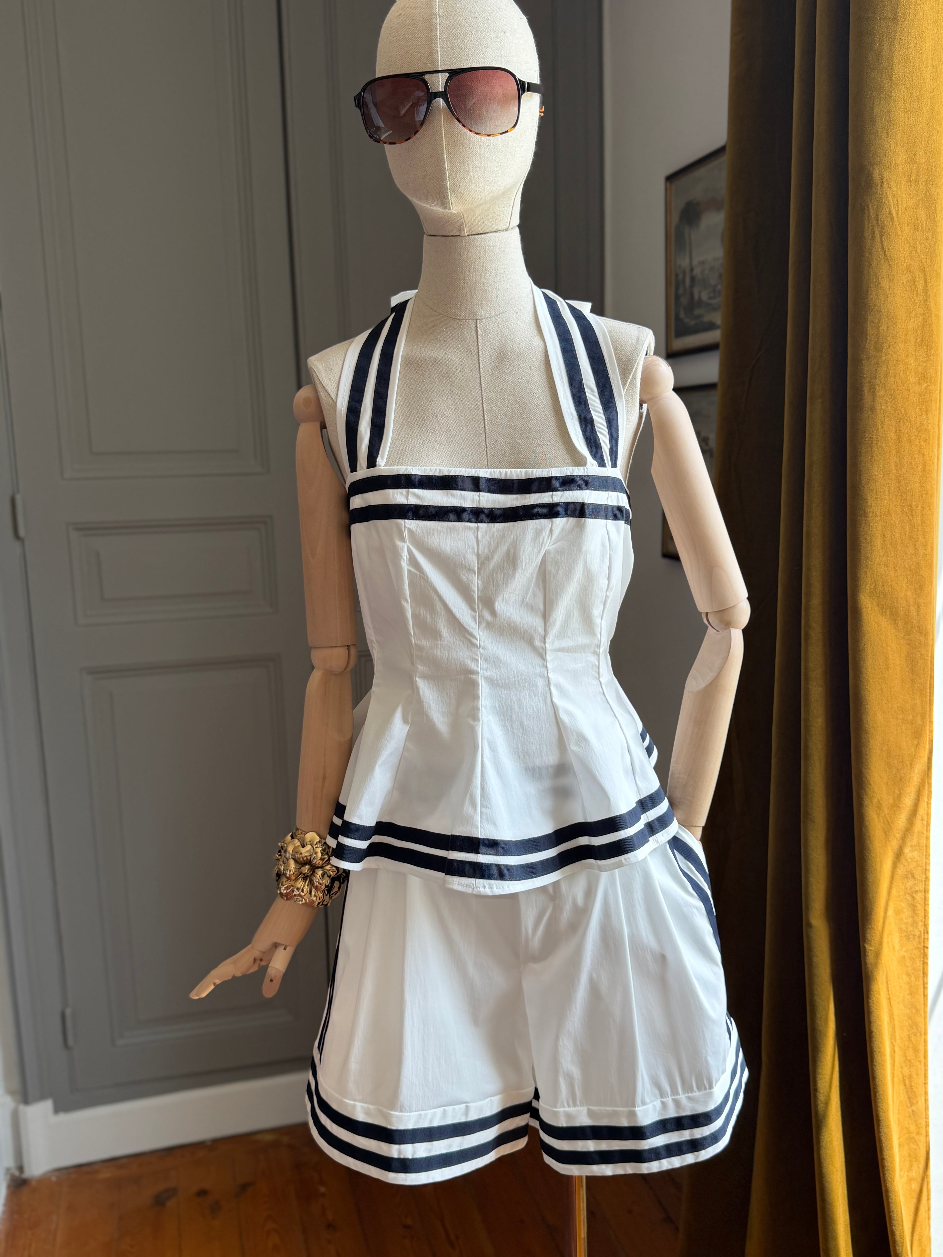 Completo bianco blu
