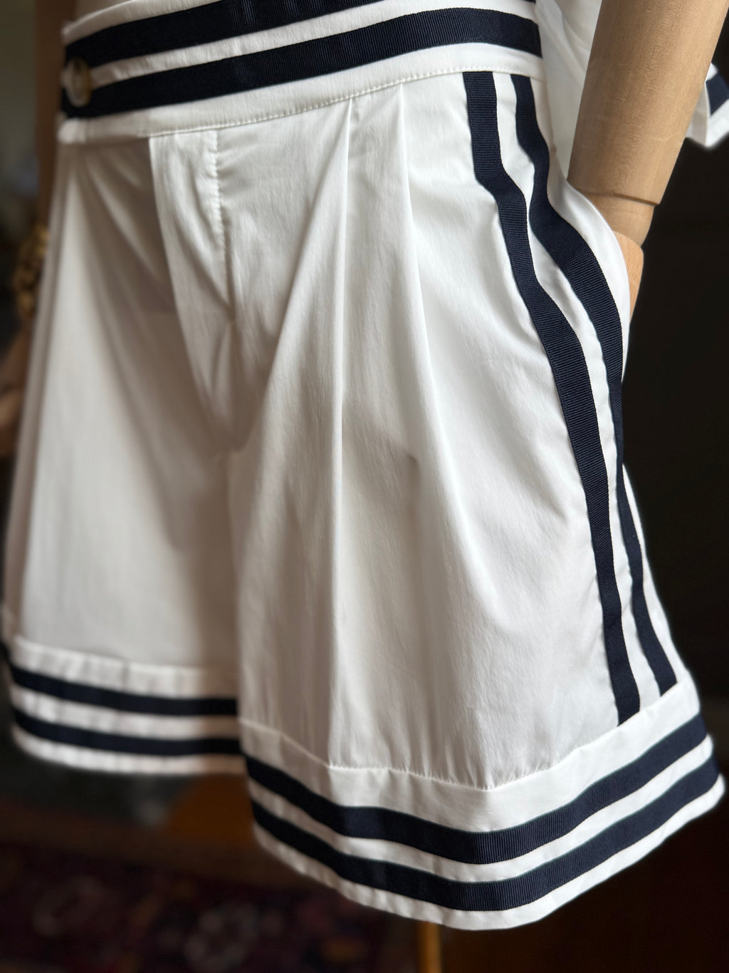 Completo bianco blu