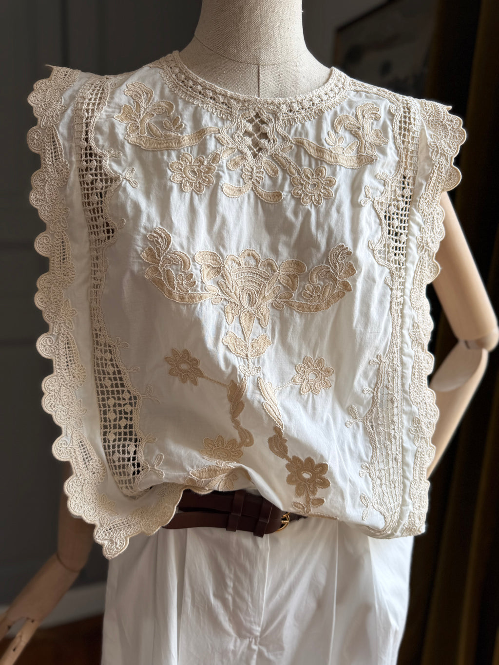Top cotone ricami