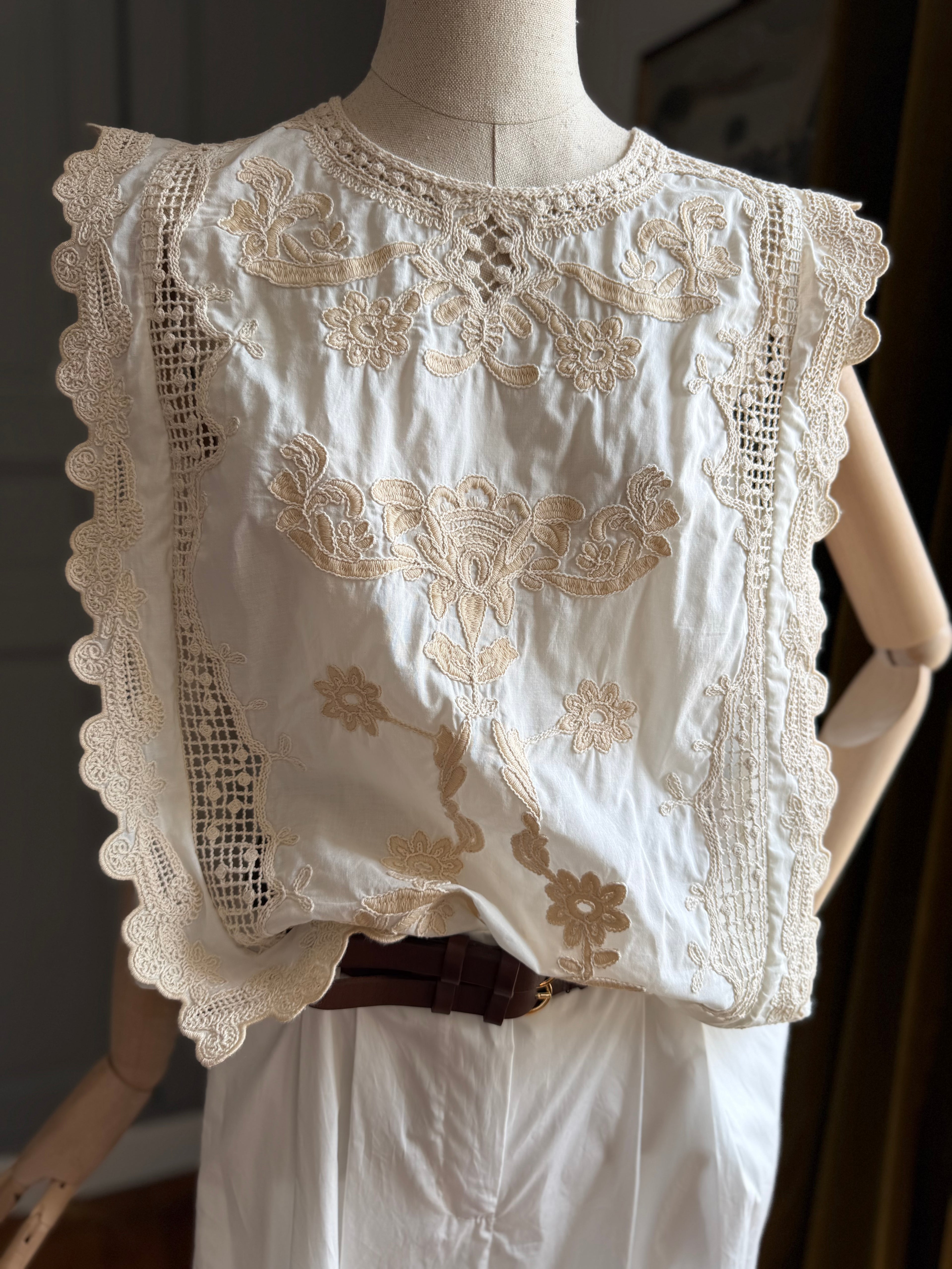 Top cotone ricami