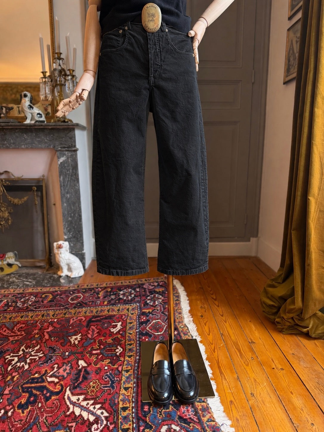 Black barrel jeans