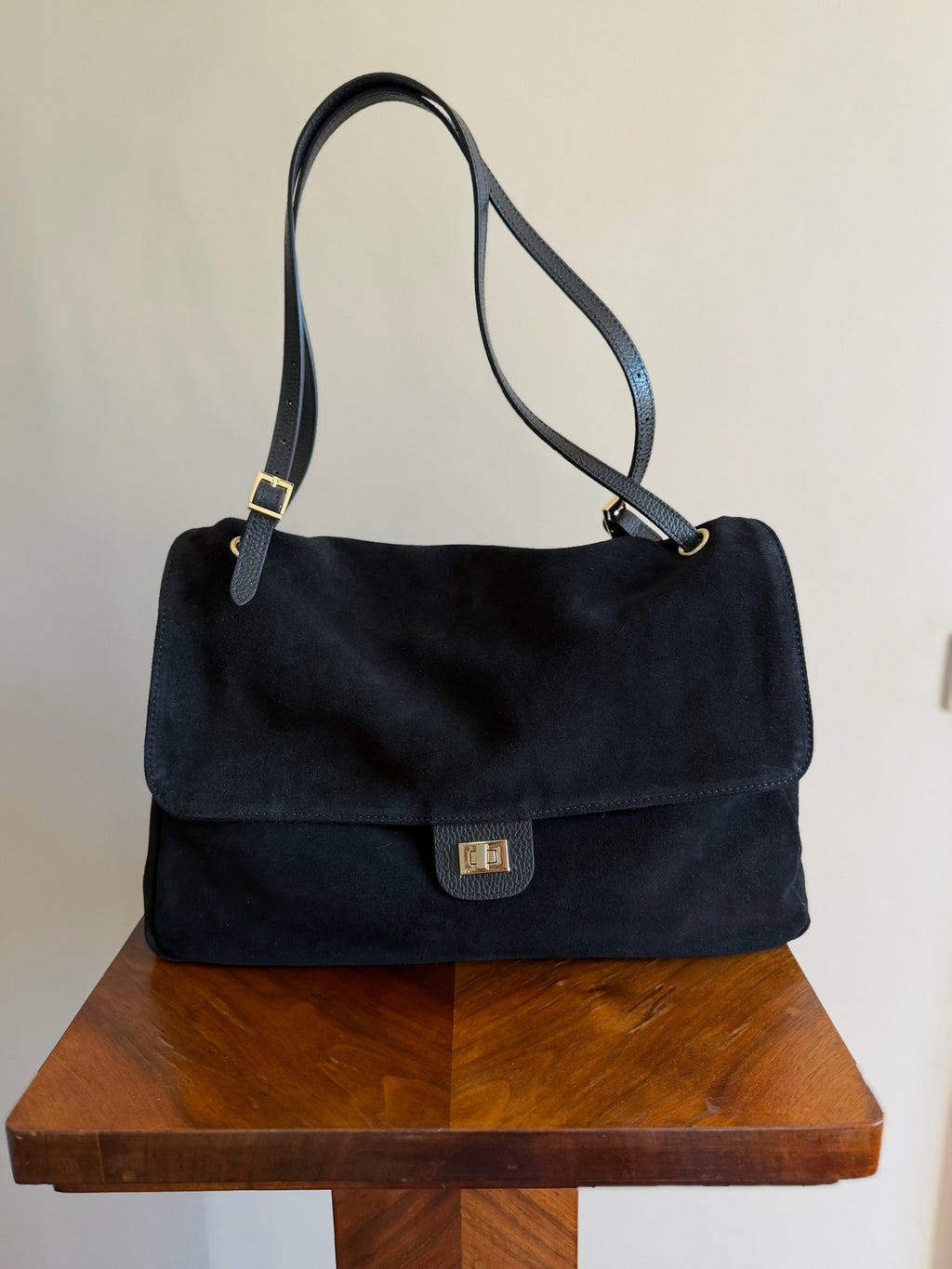 Maxi flap bag camoscio nera