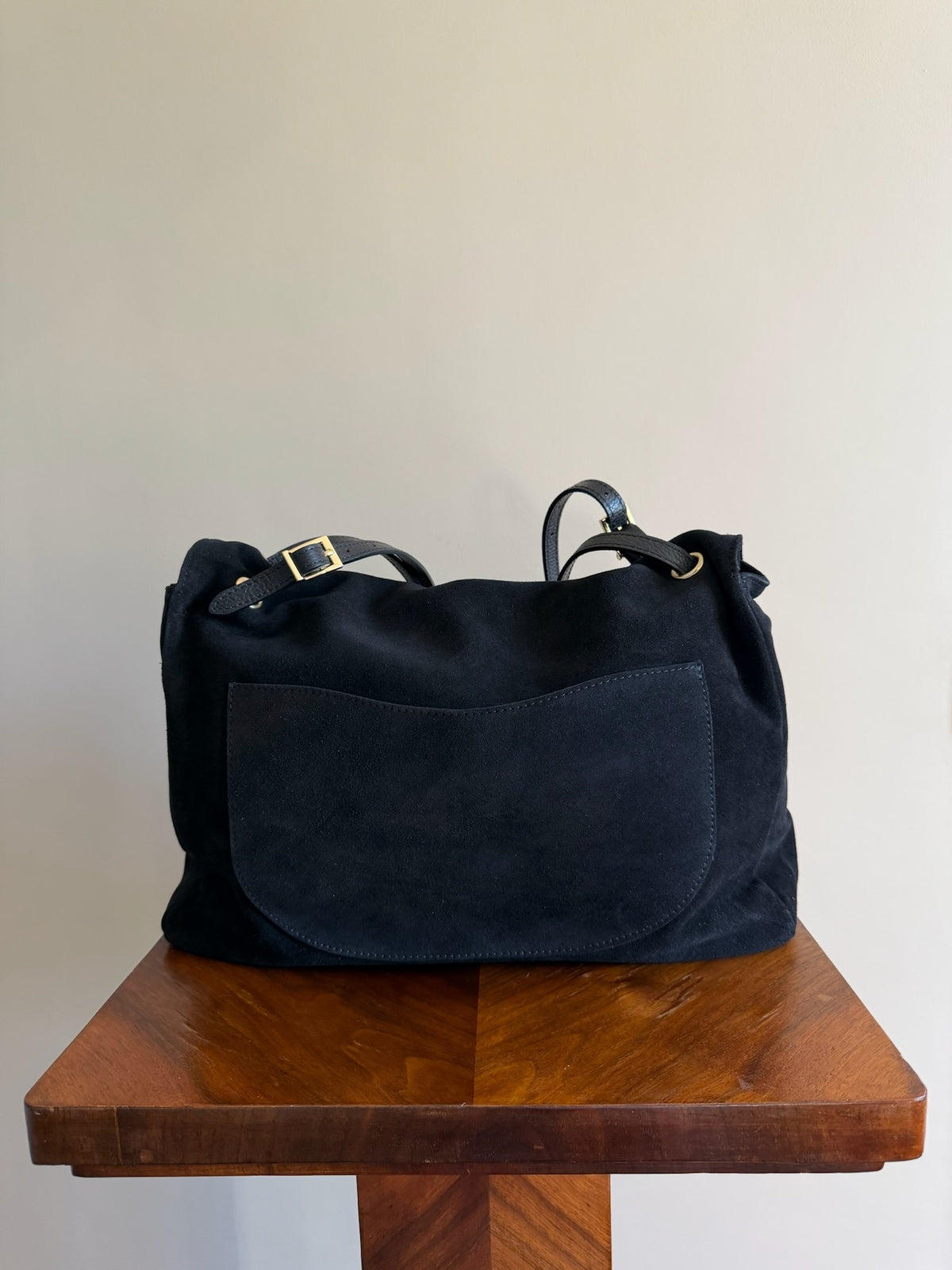 Maxi flap bag camoscio nera