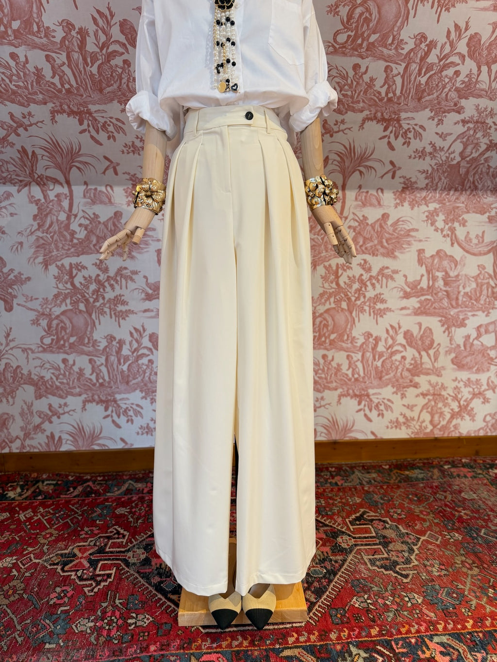 Pleated trousers