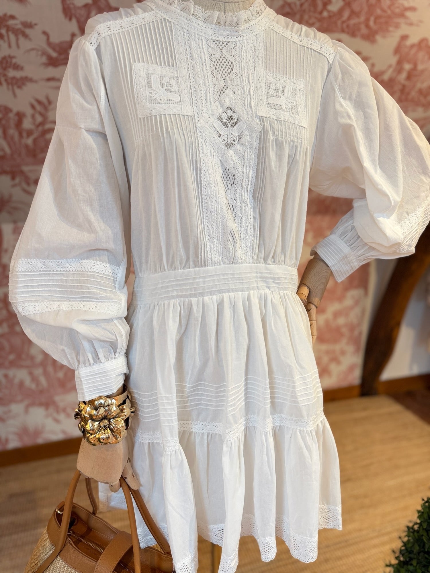 Short white dress