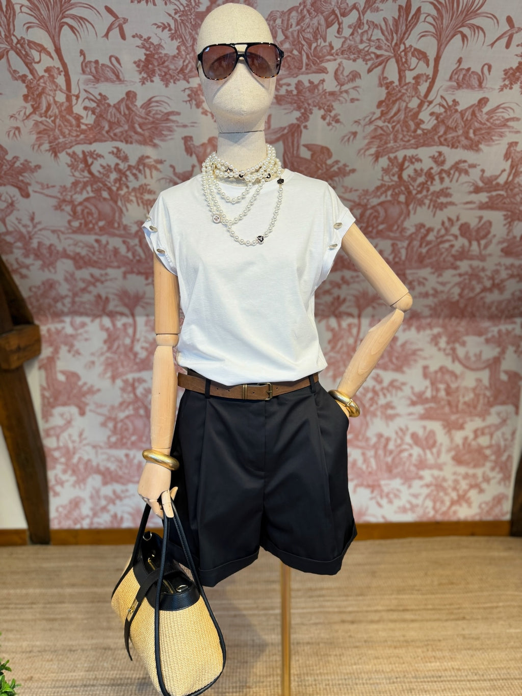 T-shirt bianco bottoni oro