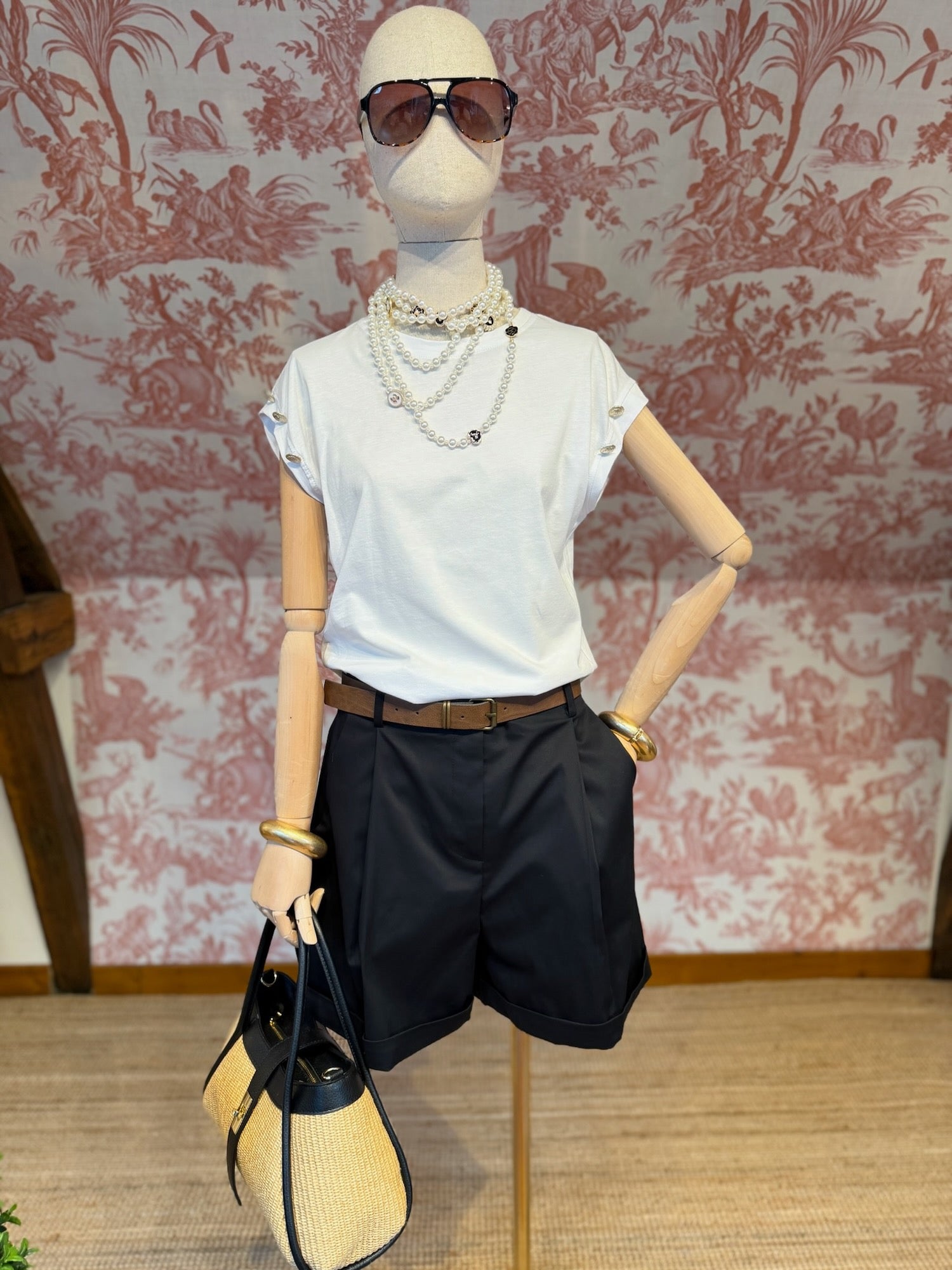 T-shirt bianco bottoni oro
