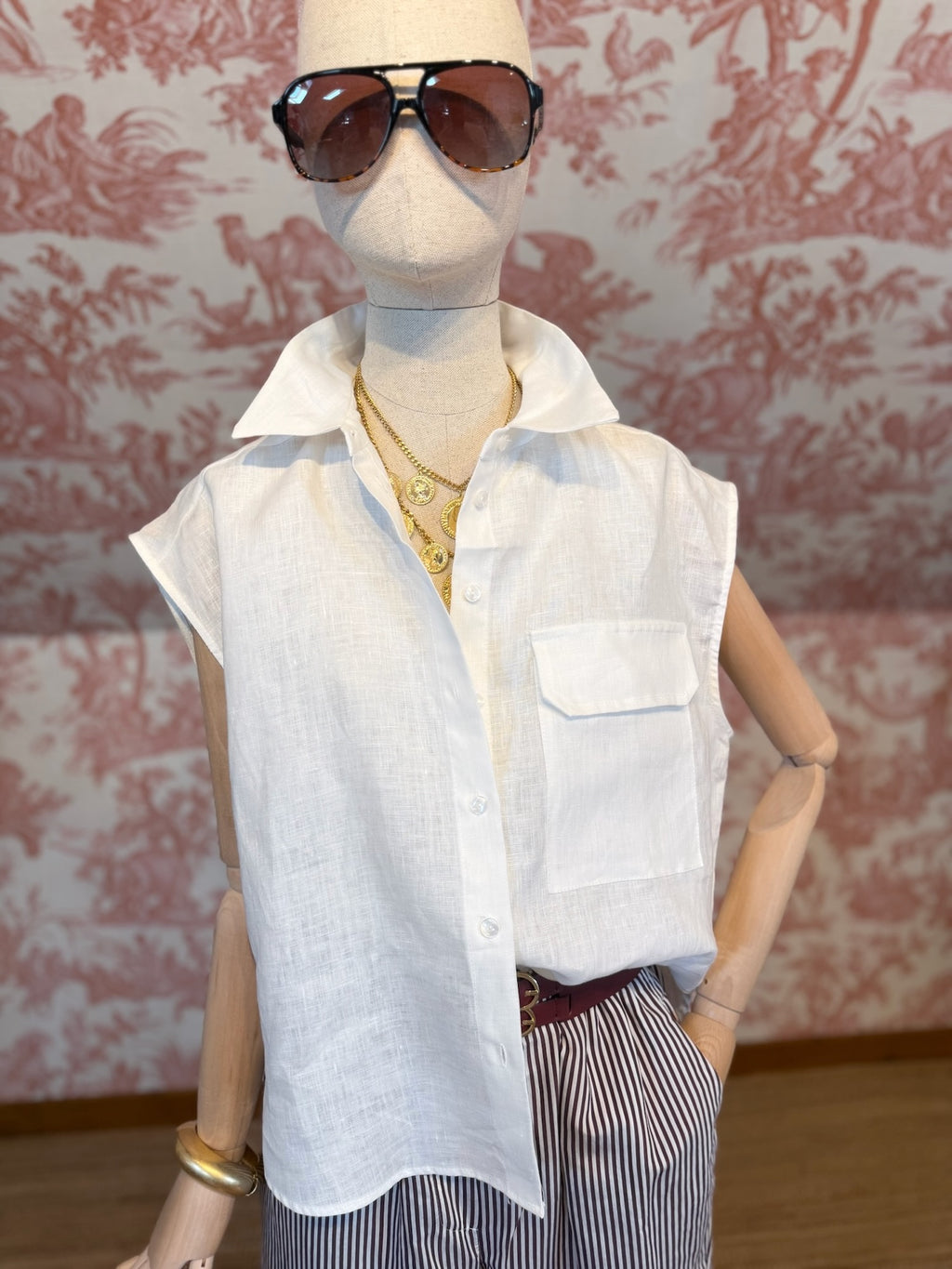 Sleeveless pure linen shirt