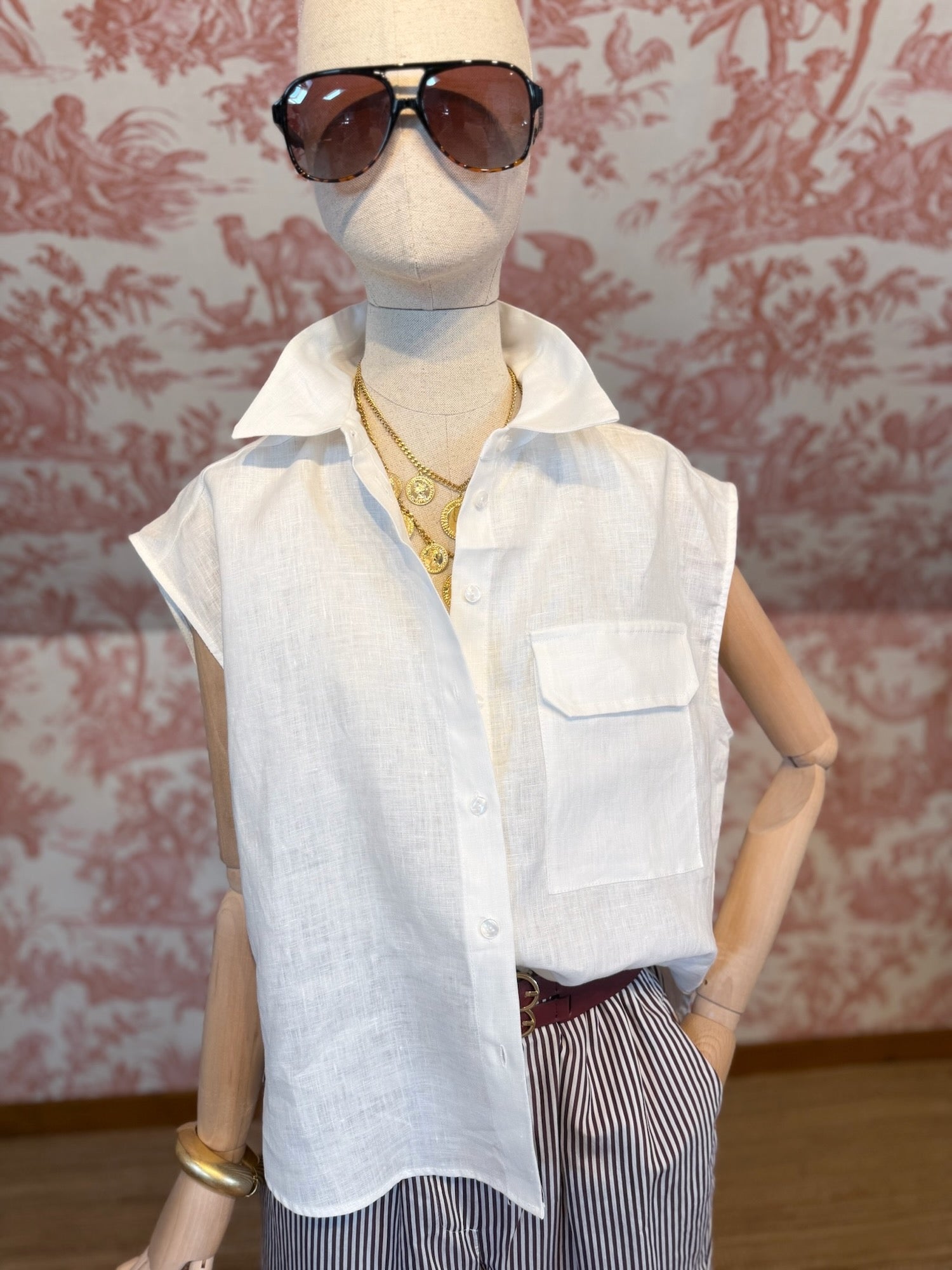 Sleeveless pure linen shirt
