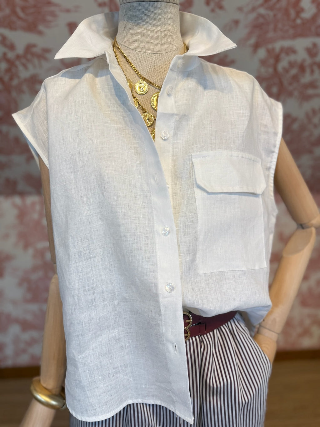 Sleeveless pure linen shirt