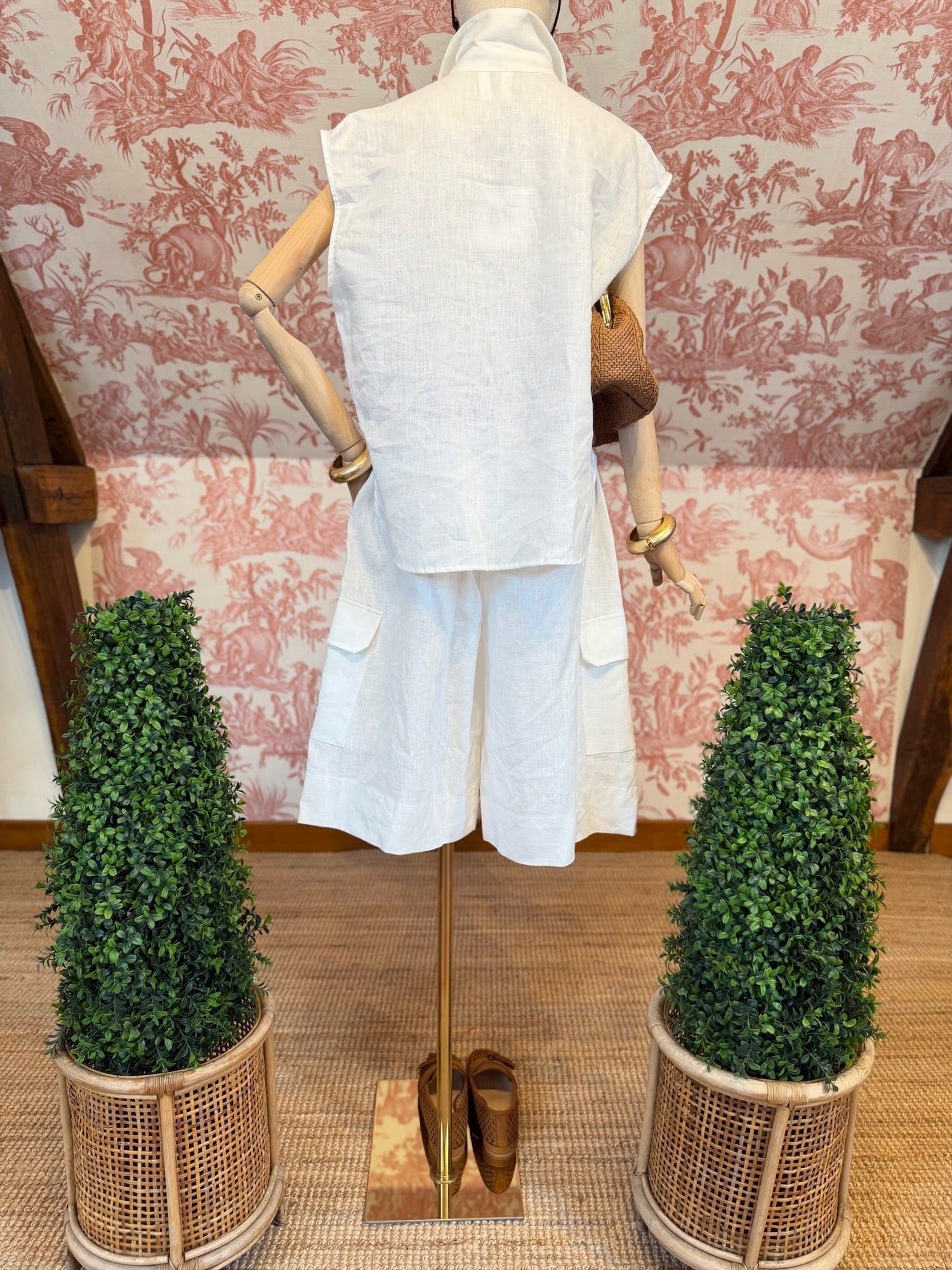 Pure linen Bermuda shorts